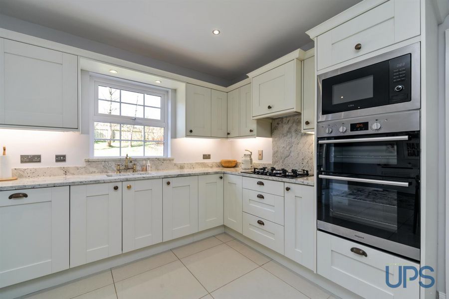 98 Mount Eagles Glen