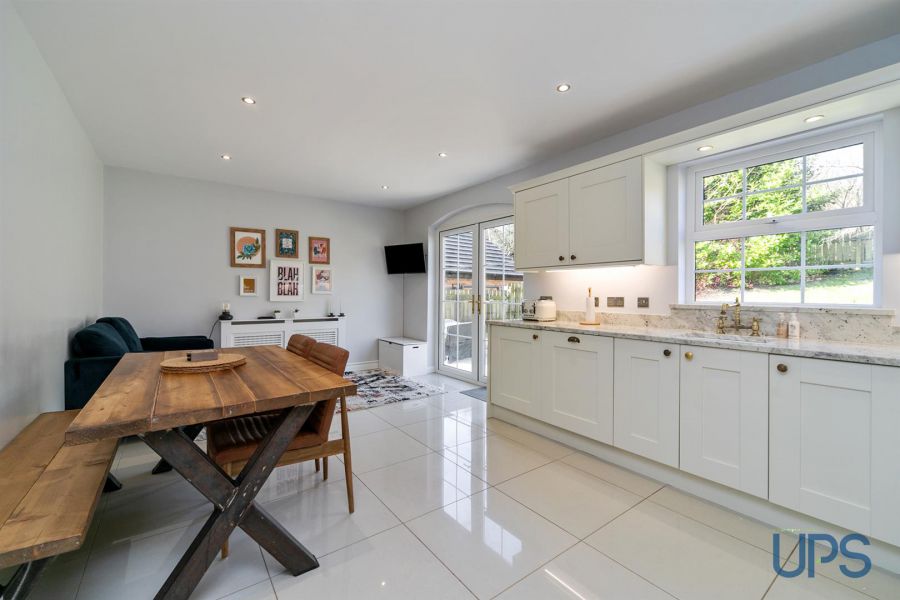 98 Mount Eagles Glen