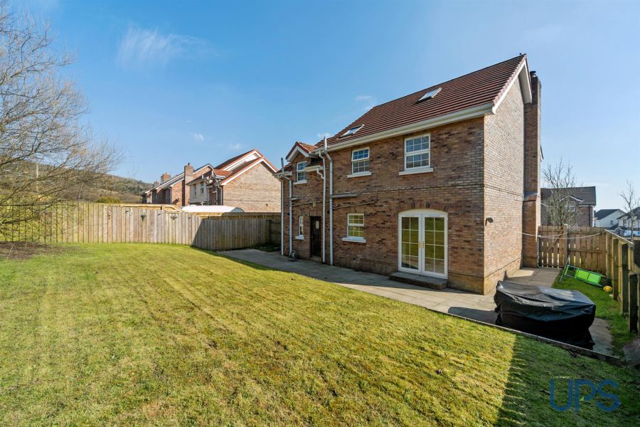 98 Mount Eagles Glen