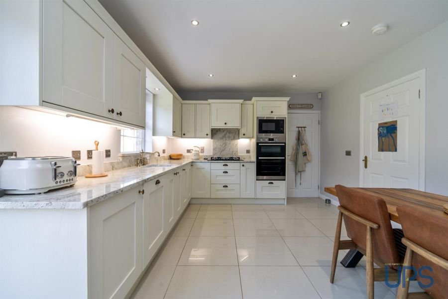 98 Mount Eagles Glen