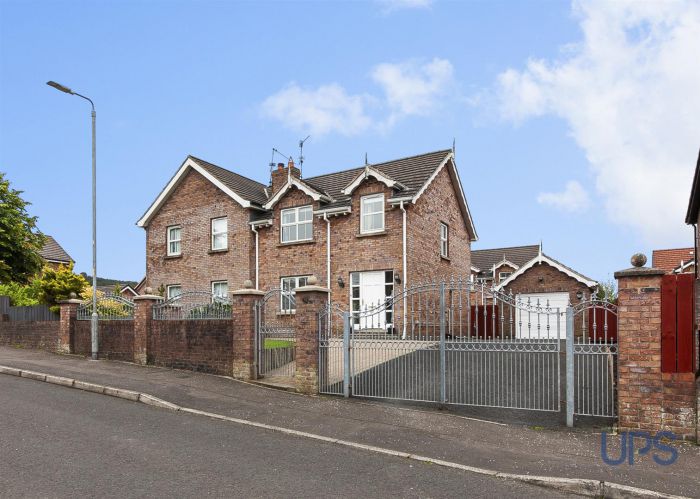 38 Mount Eagles Park