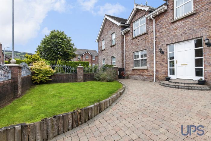 38 Mount Eagles Park