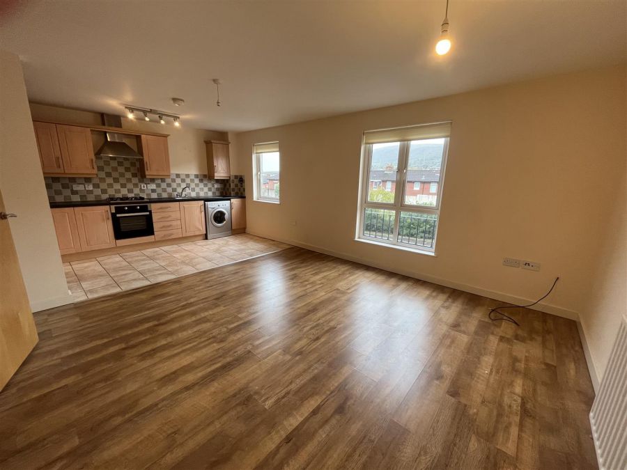 Apt 11 Maple Villa