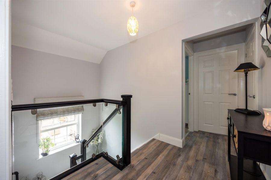 42 Mount Eagles Glen