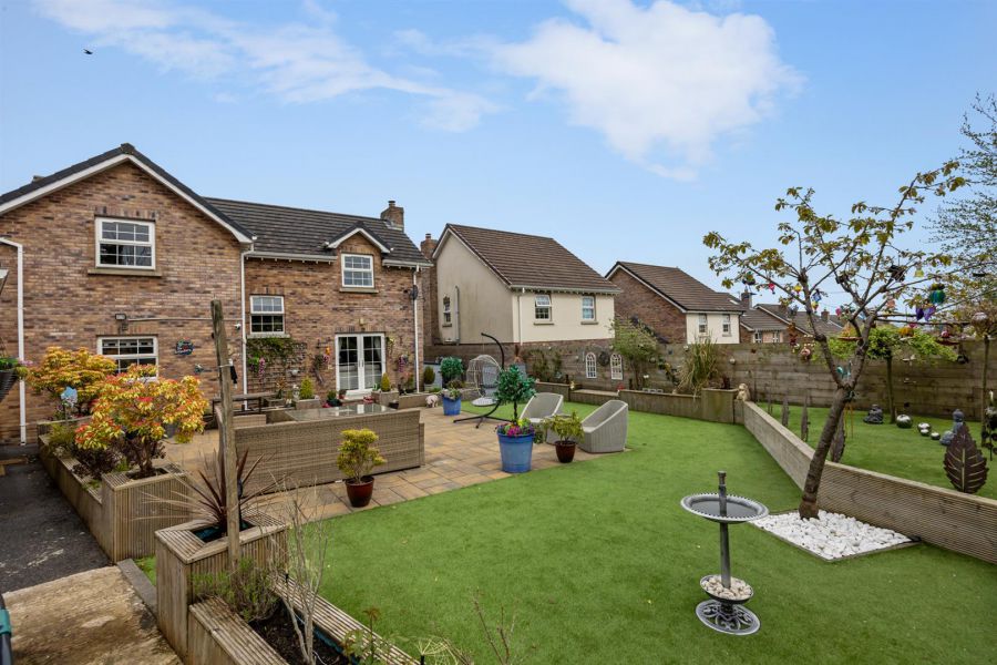 42 Mount Eagles Glen