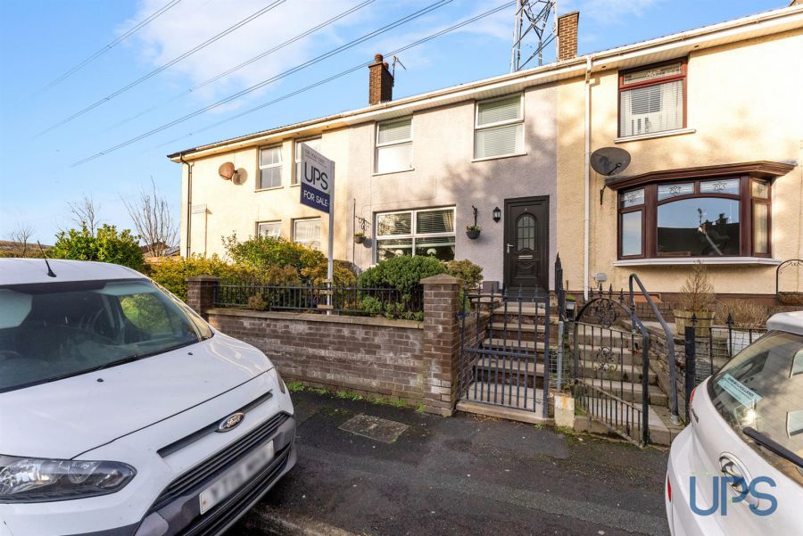 4 Glencolin Heights,glen road, belfast, BT11 8PB