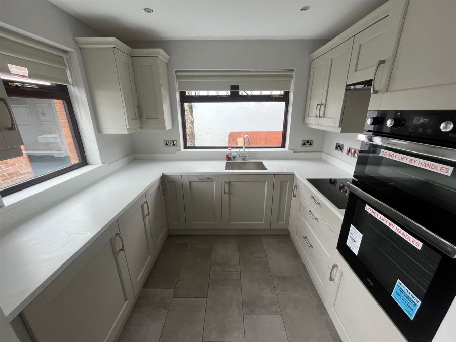 16 Andersonstown Park