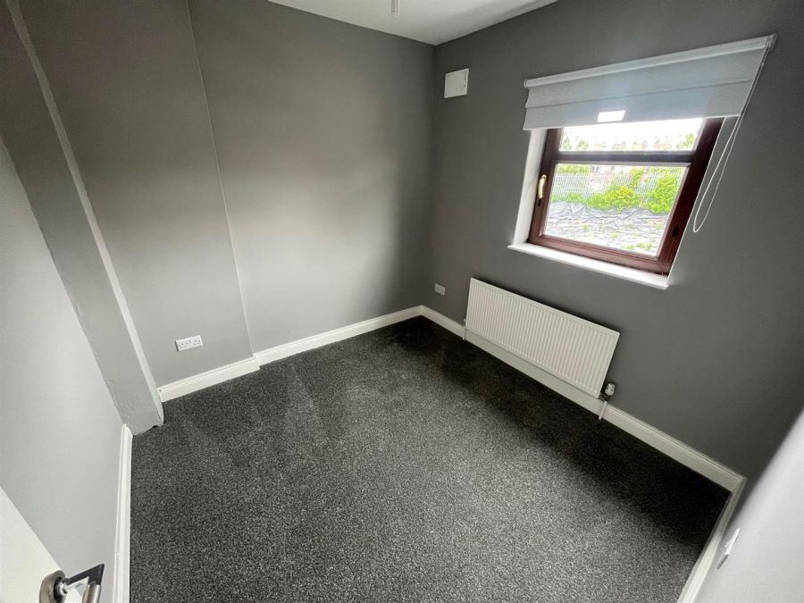 16 Andersonstown Park