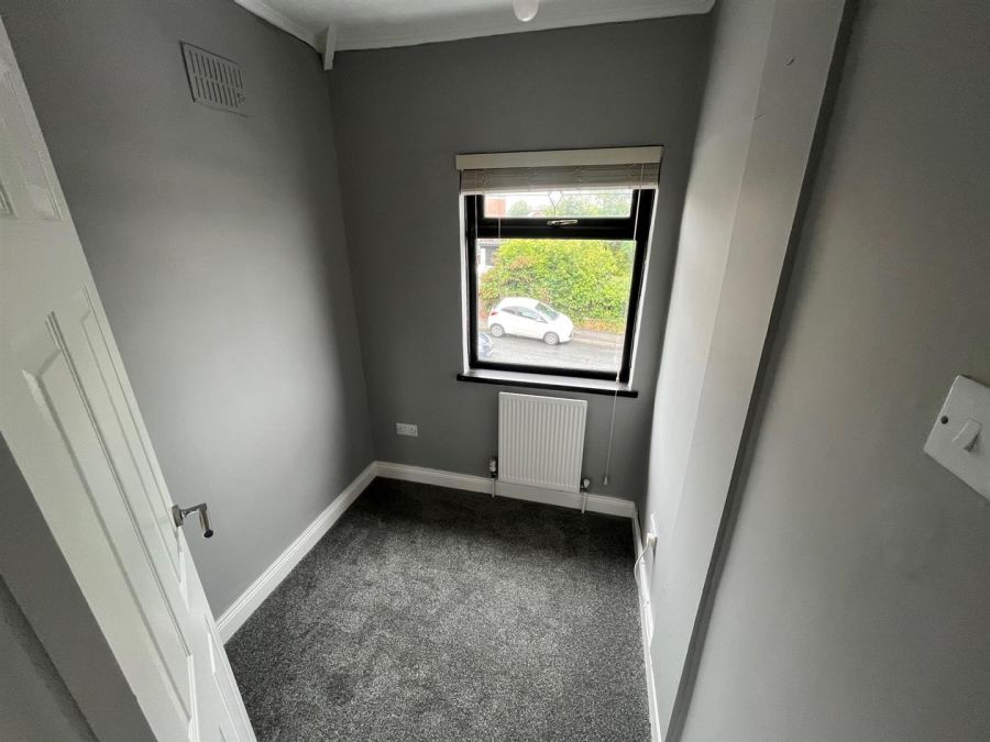 16 Andersonstown Park