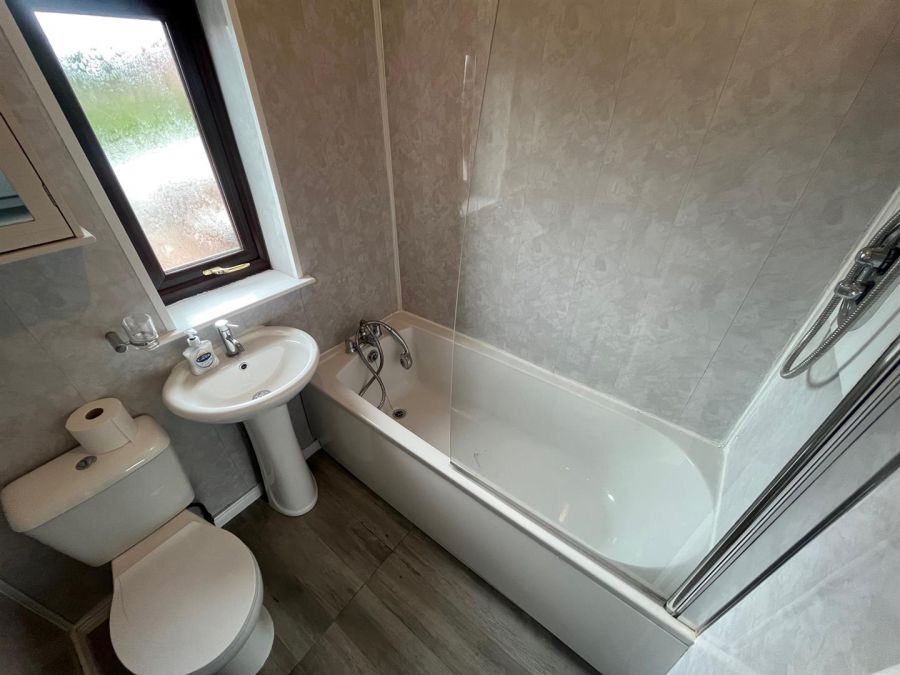 16 Andersonstown Park