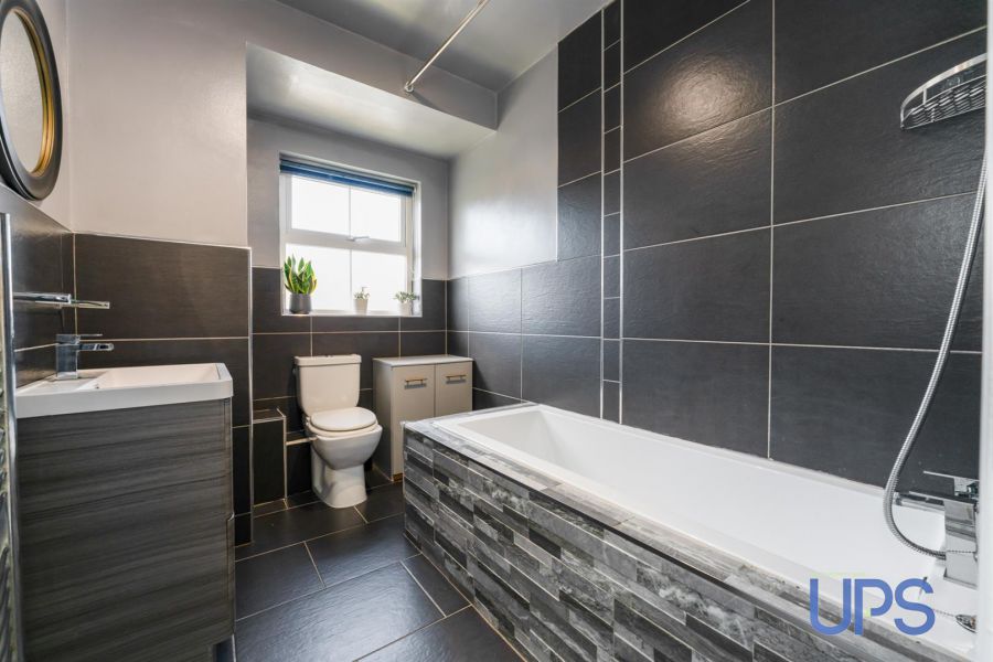 18 Mount Eagles Drive