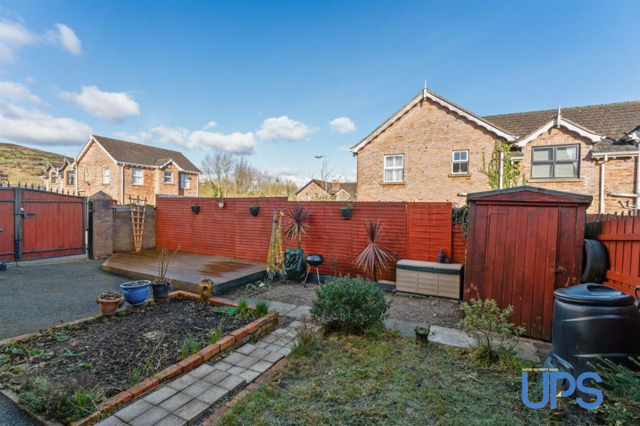 18 Mount Eagles Drive