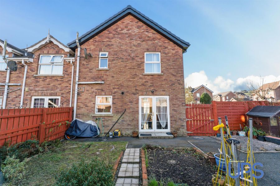 18 Mount Eagles Drive