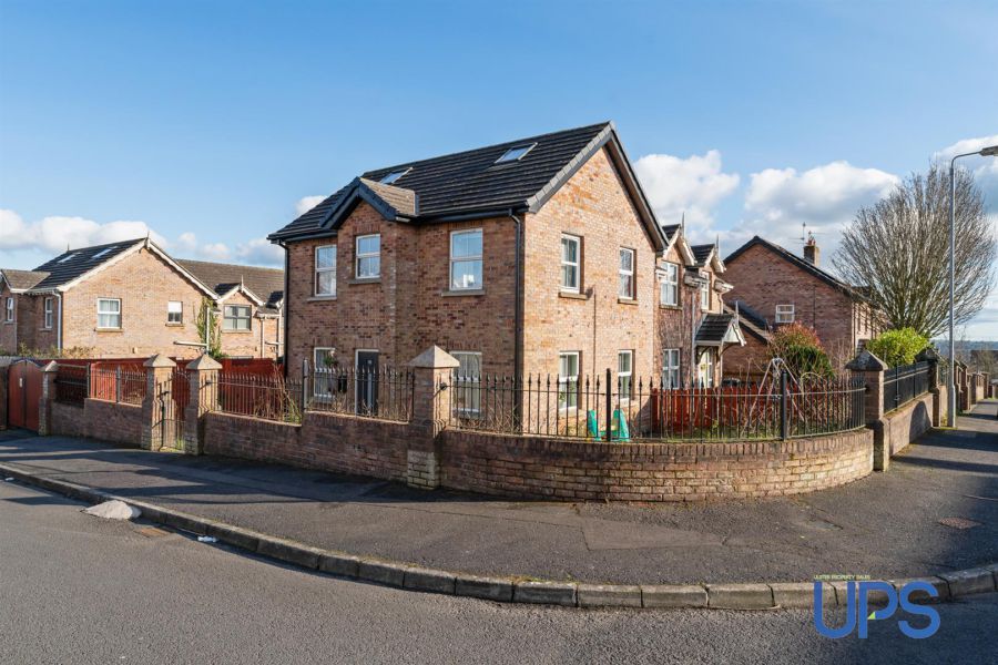 18 Mount Eagles Drive