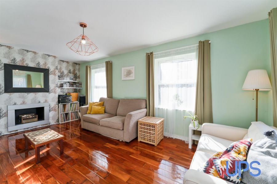 18 Mount Eagles Drive