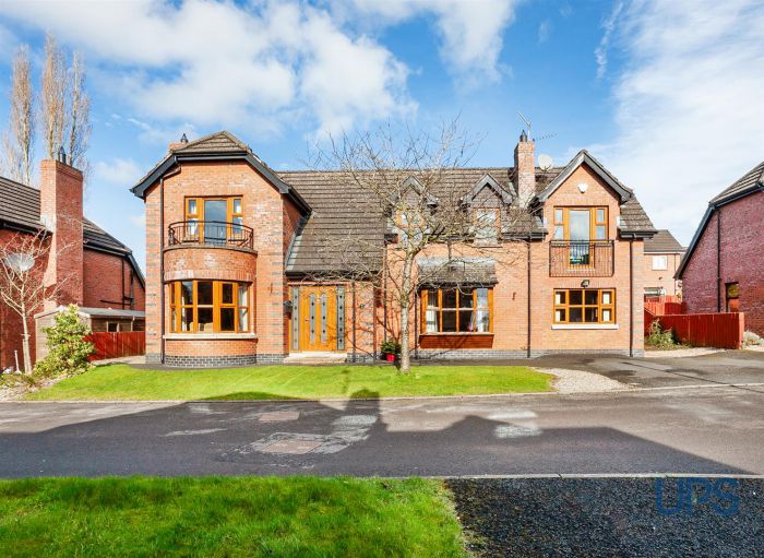12 Glenoak Grange Close 12 Glenoak Grange Close