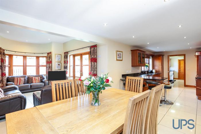 12 Glenoak Grange Close 12 Glenoak Grange Close