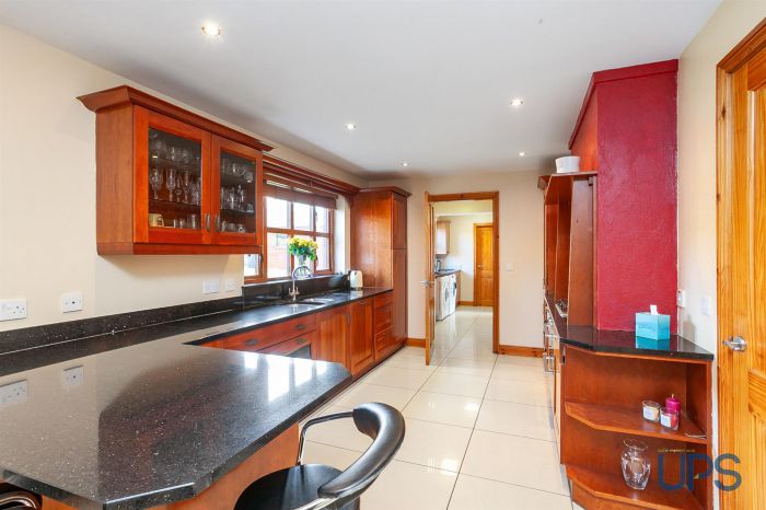 12 Glenoak Grange Close 12 Glenoak Grange Close