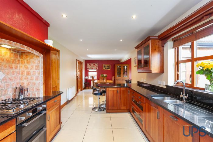 12 Glenoak Grange Close 12 Glenoak Grange Close