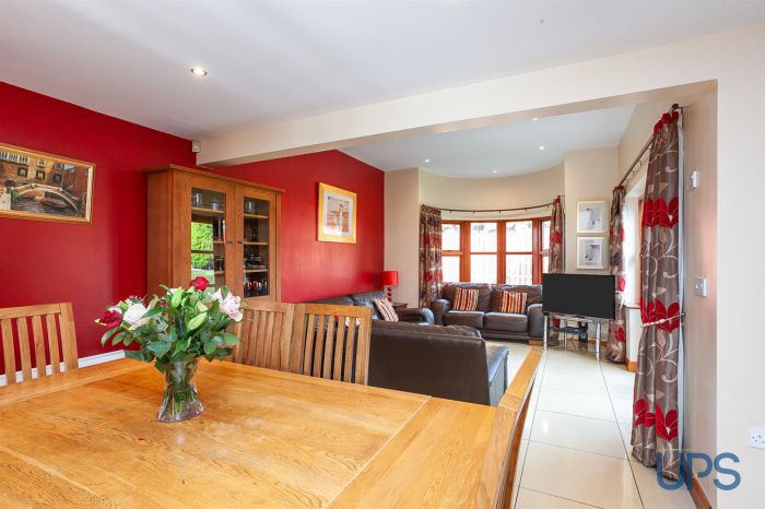 12 Glenoak Grange Close 12 Glenoak Grange Close
