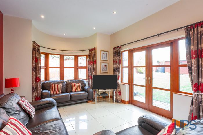 12 Glenoak Grange Close 12 Glenoak Grange Close