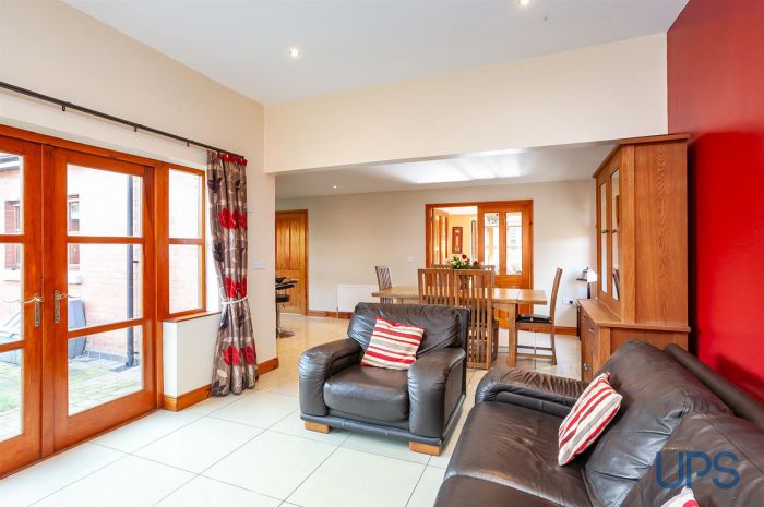 12 Glenoak Grange Close 12 Glenoak Grange Close