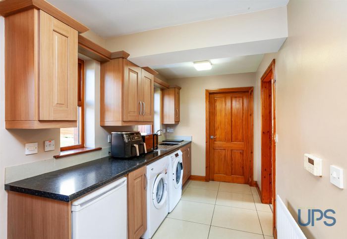 12 Glenoak Grange Close 12 Glenoak Grange Close