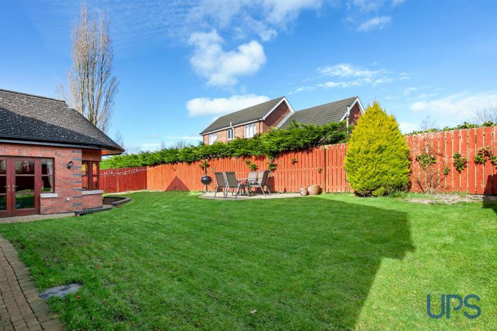 12 Glenoak Grange Close 12 Glenoak Grange Close