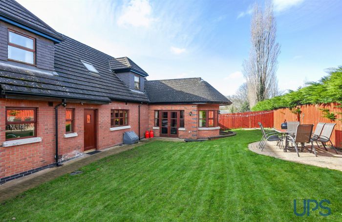 12 Glenoak Grange Close 12 Glenoak Grange Close