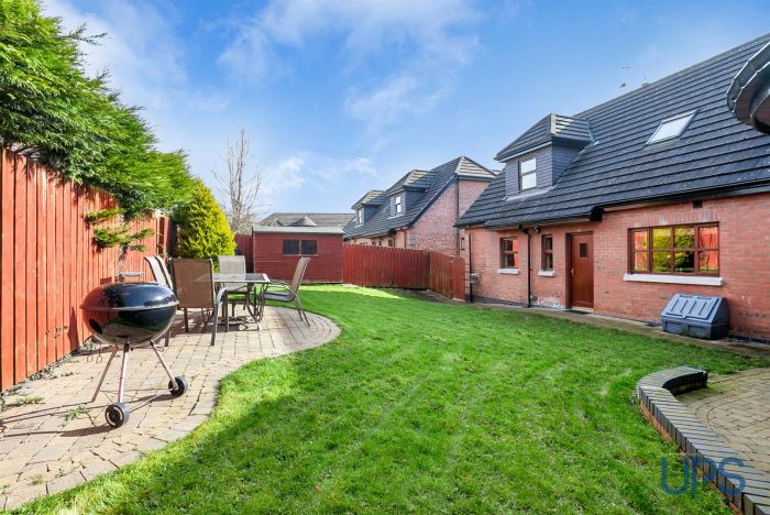 12 Glenoak Grange Close 12 Glenoak Grange Close