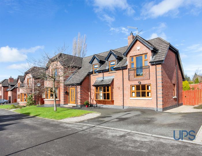 12 Glenoak Grange Close 12 Glenoak Grange Close