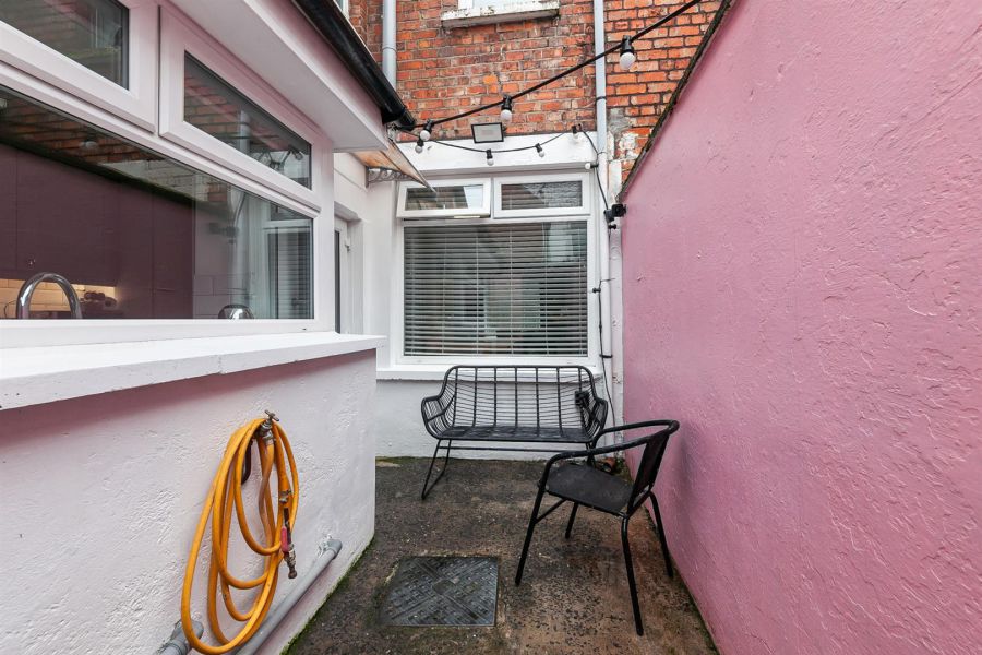 10 Beechmount Street