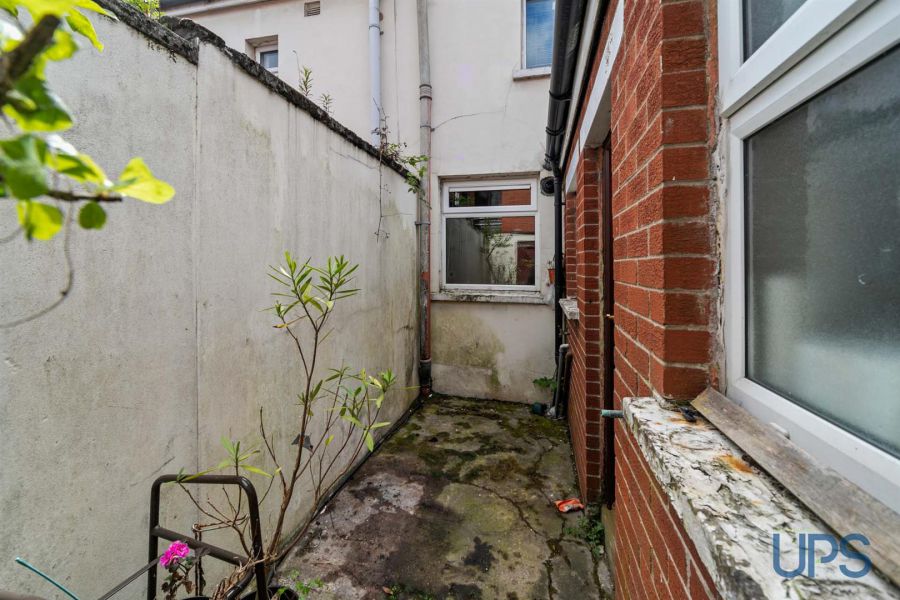 59 Beechmount Parade