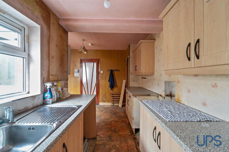 59 Beechmount Parade