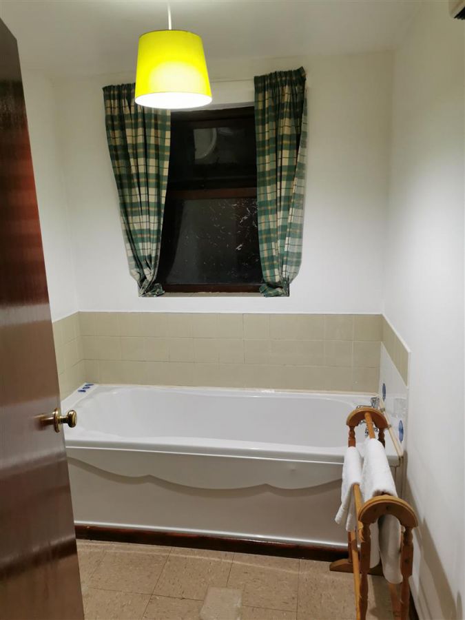 2 Self Contained Apts and Double Bedroom, 267&267a Falls Road