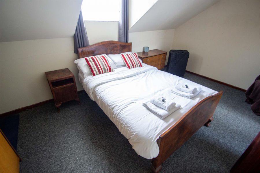 2 Self Contained Apts and Double Bedroom, 267&267a Falls Road