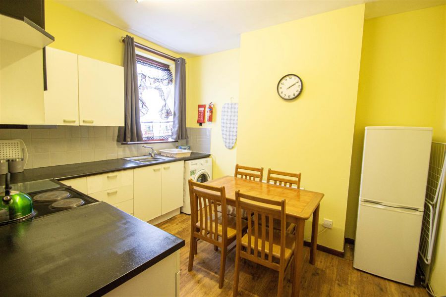 2 Self Contained Apts and Double Bedroom, 267&267a Falls Road
