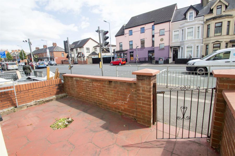 2 Self Contained Apts and Double Bedroom, 267&267a Falls Road