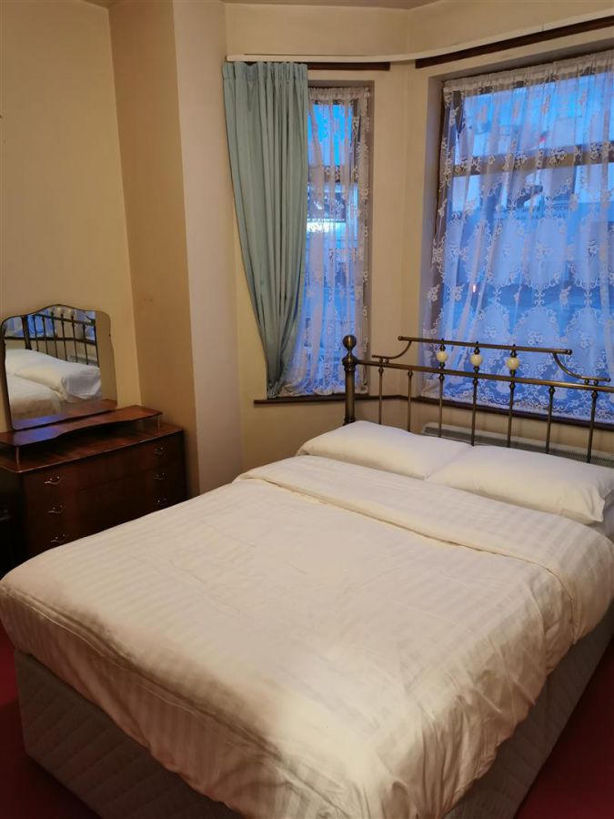 2 Self Contained Apts and Double Bedroom, 267&267a Falls Road