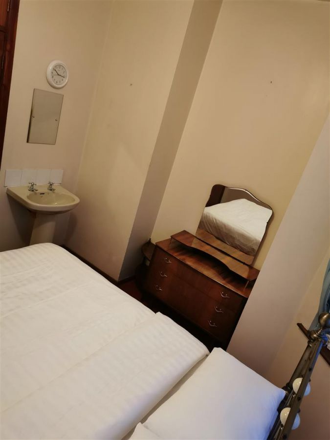 2 Self Contained Apts and Double Bedroom, 267&267a Falls Road
