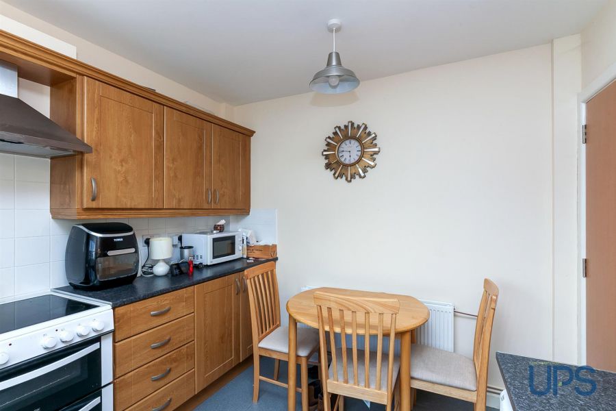 4 Riverdale Park South