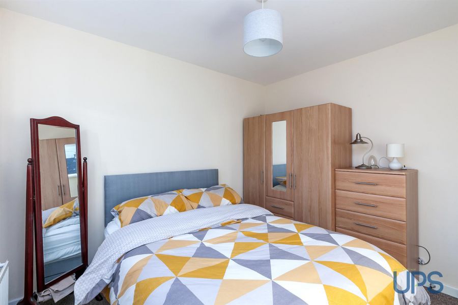 4 Riverdale Park South