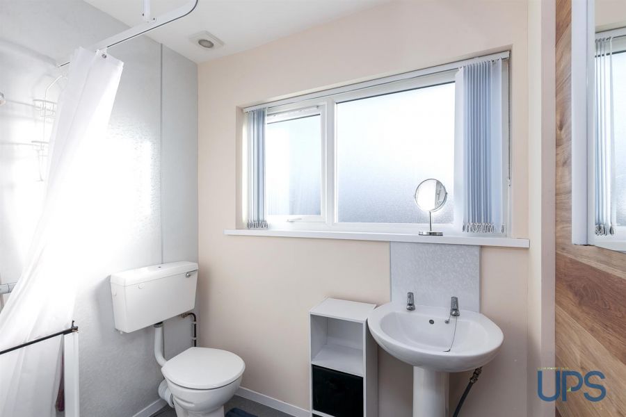 4 Riverdale Park South