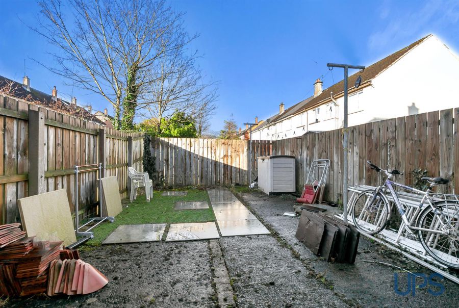 4 Riverdale Park South