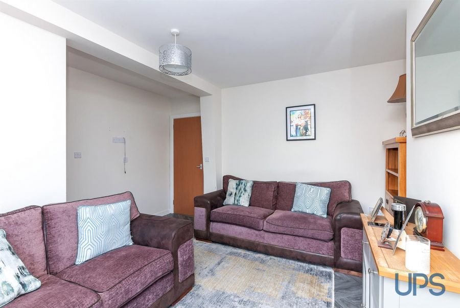 4 Riverdale Park South