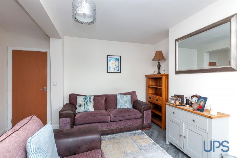 4 Riverdale Park South