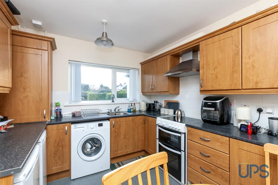 4 Riverdale Park South