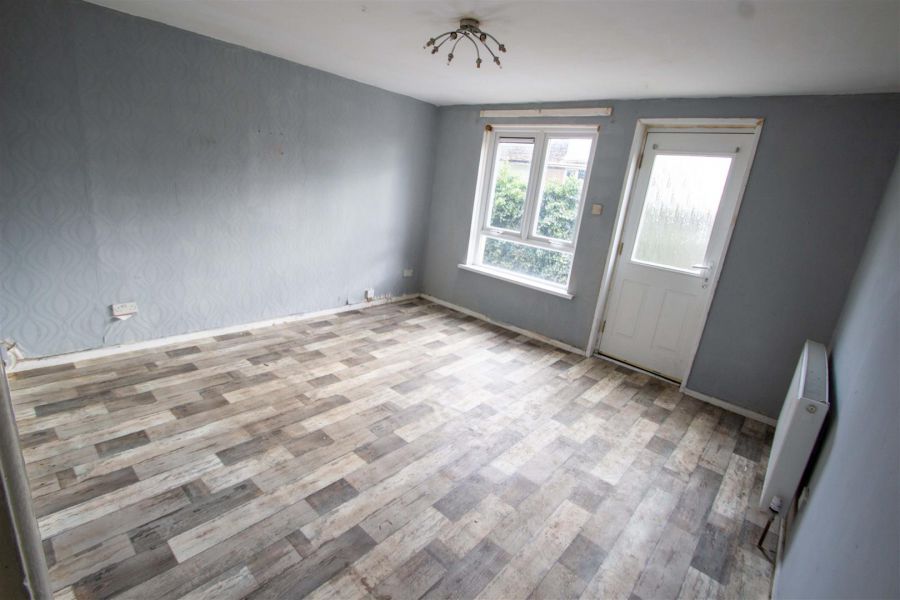 Apt, 156 Lenadoon Avenue