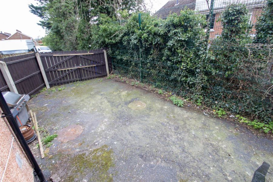 Apt, 156 Lenadoon Avenue