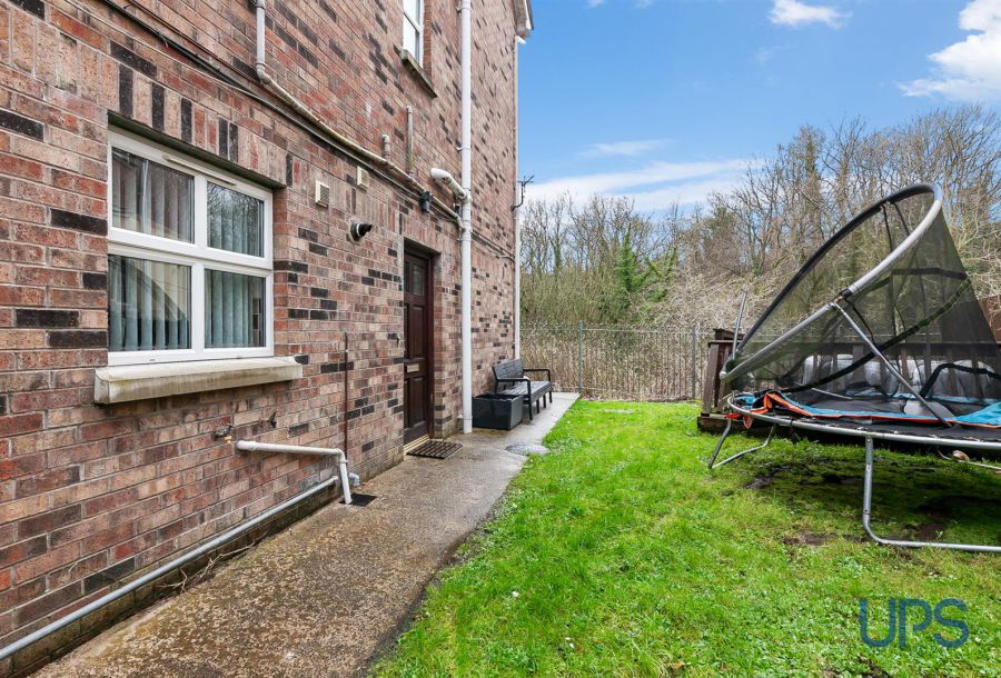 Apt, 24 Riverview Meadows